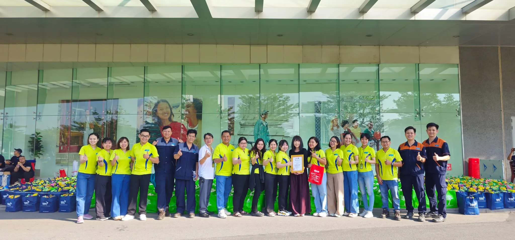 Social responsibility activities “Tet for Em”